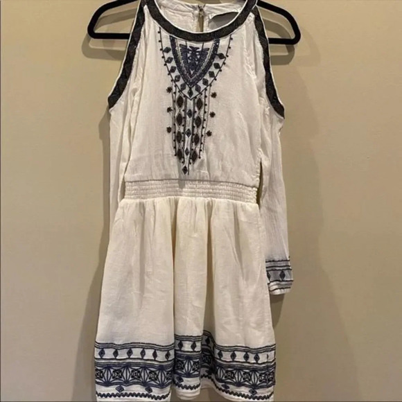 - Abercrombie &Fitch cold shoulder embroid… - Picture 2 of 7